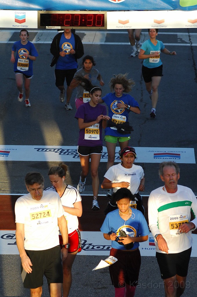 Houston ep5K 2009 1530.jpg - I just can't believe some girl put a "Slow Vehicle" sign on my back!
